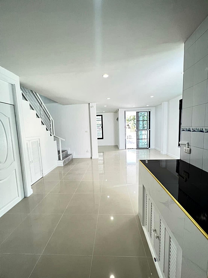 ขายบ้าน Renovate สภาพนางฟ้า หมู่บ้านร็อคการ์เด้น-สุวรรณภูมิ ใกล้สนามบินสุวรรณภูมิ